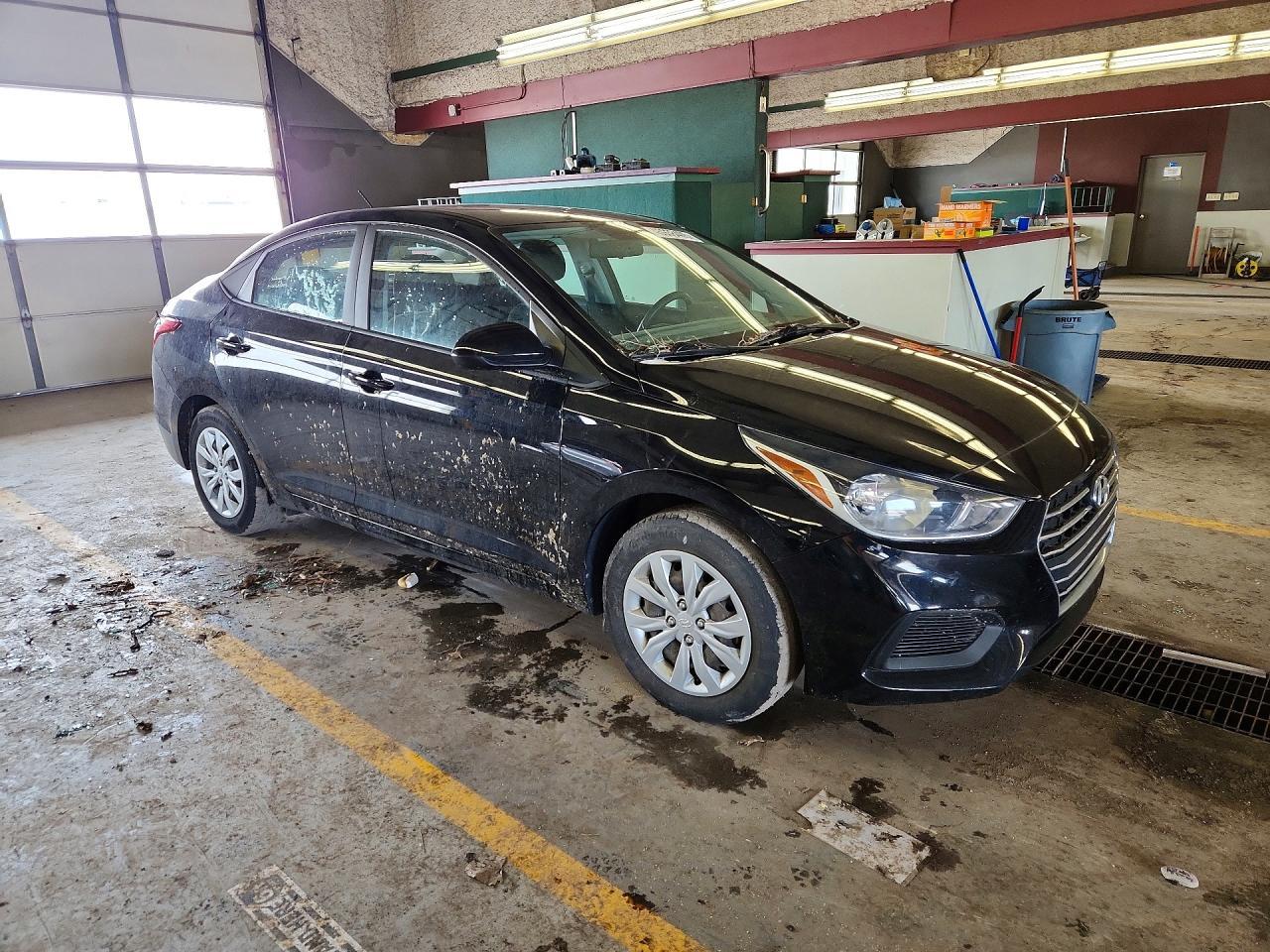 2022 Hyundai Accent Se - Фото 4