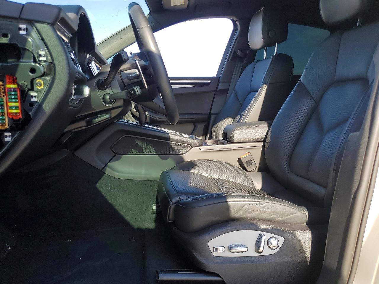 2024 Porsche Macan Base - Image 7