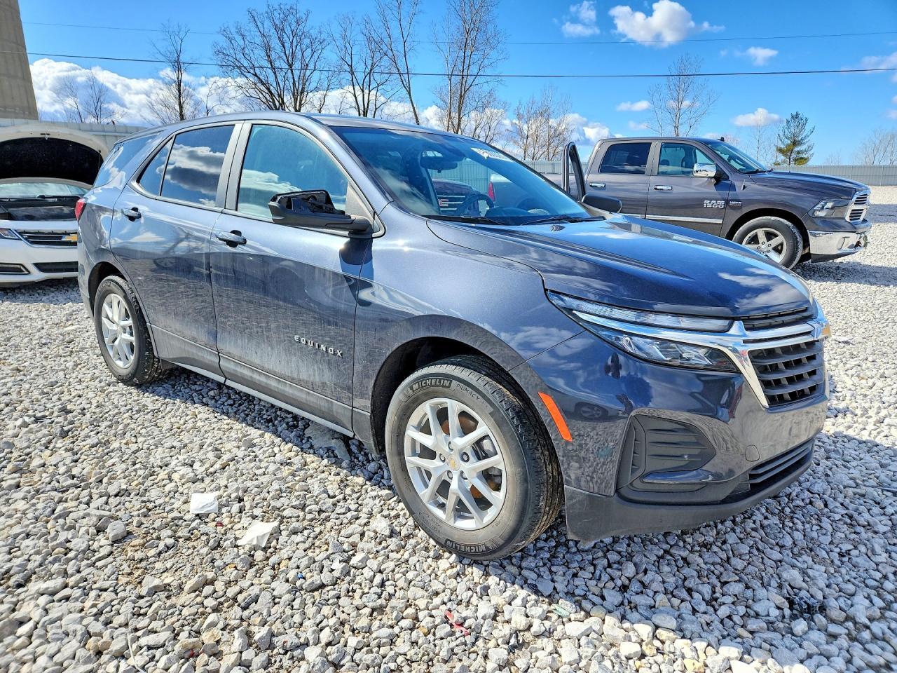 2022 Chevrolet Equinox Ls - Фото 4