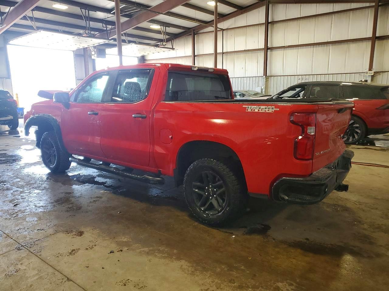 2021 Chevrolet Silverado K1500 Trail Boss Custom - Фото 2