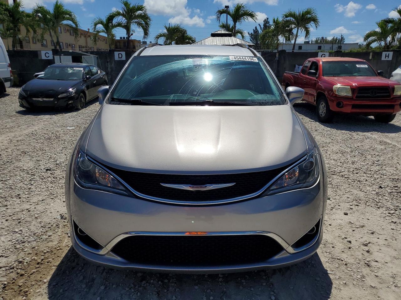 2018 Chrysler Pacifica Touring L - Image 5