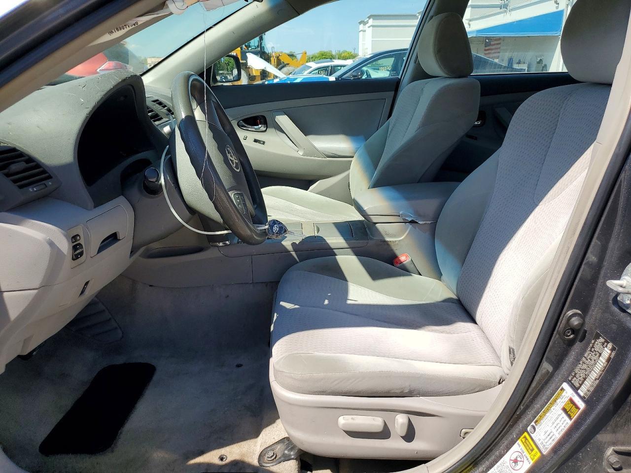 2010 Toyota Camry Le - Image 7