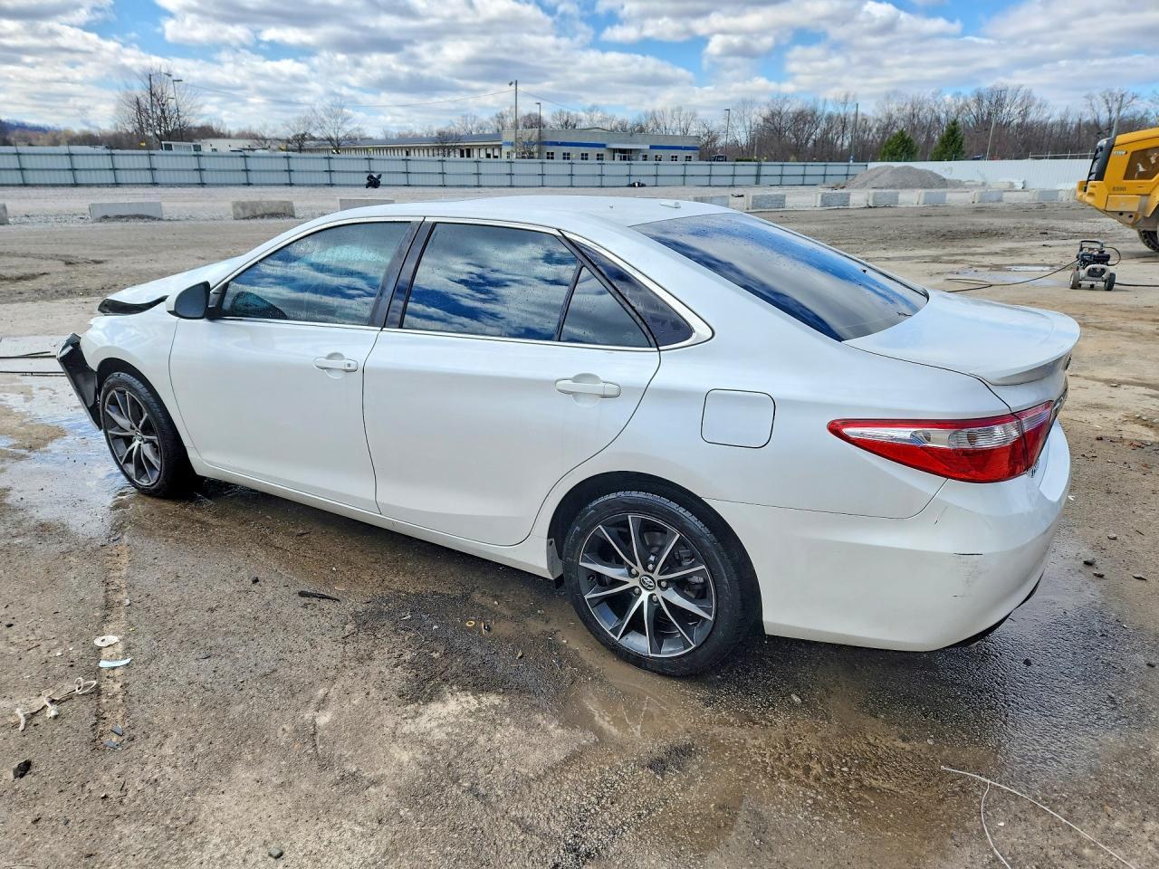 2016 Toyota Camry Xse V6 - Image 2