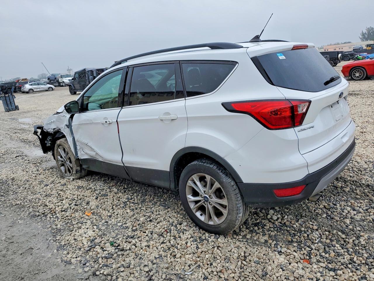 2019 Ford Escape Sel - Фото 2