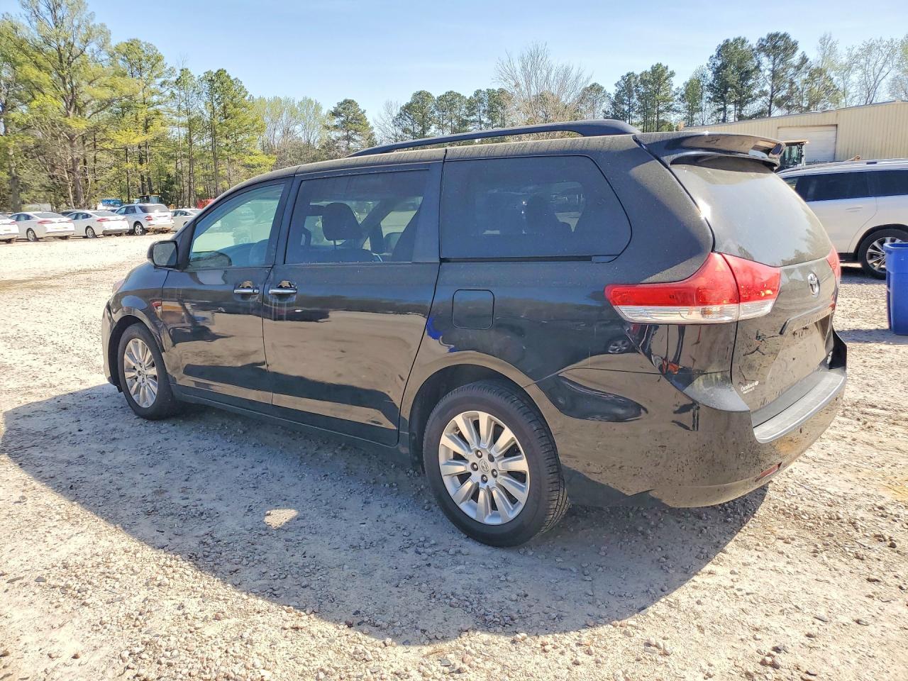 2014 Toyota Sienna Xle 7-Passenger - Фото 2