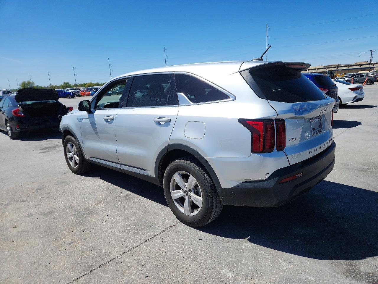 2022 Kia Sorento Lx - Image 2