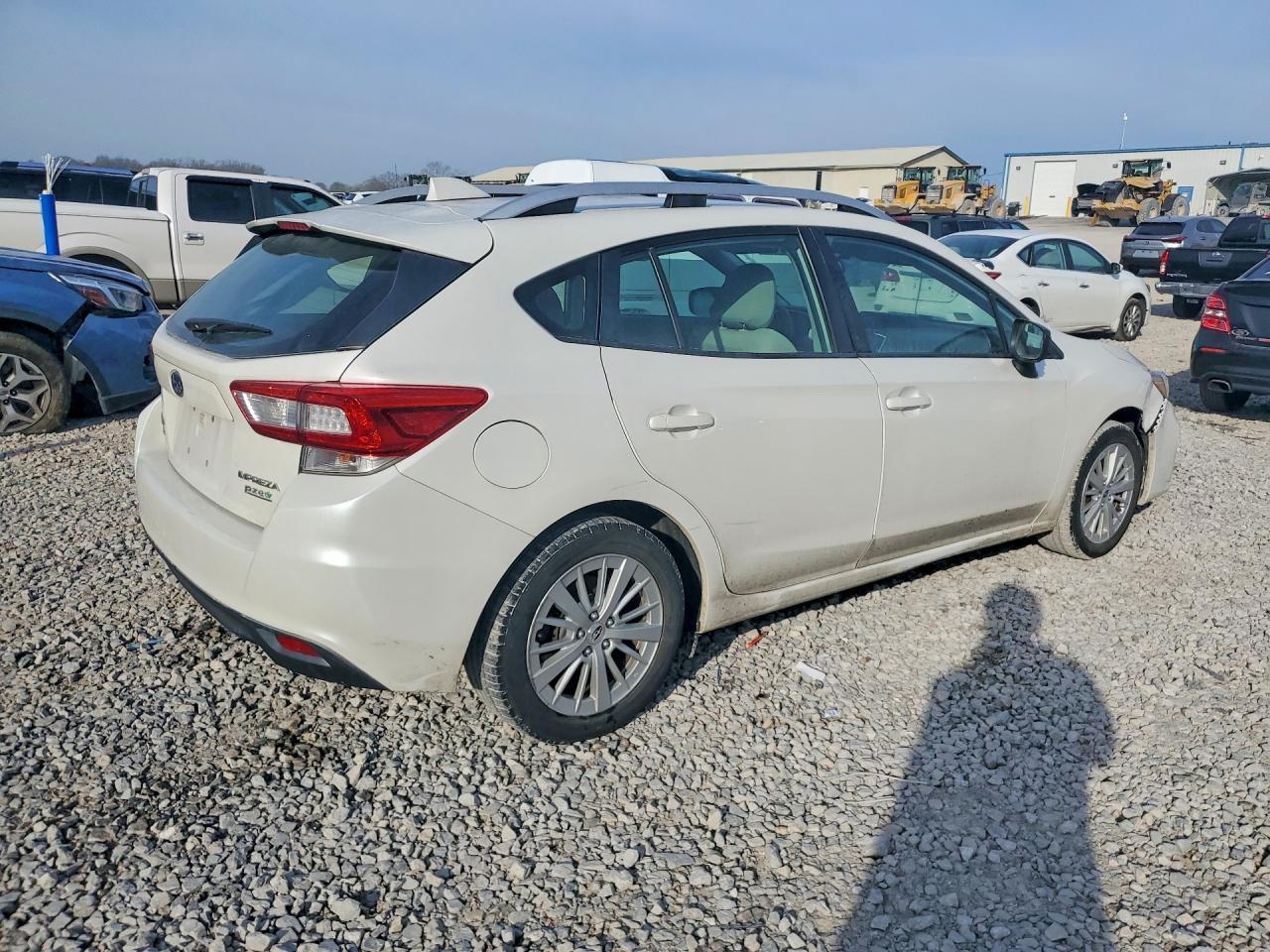 2017 Subaru Impreza Premium Plus - Фото 3