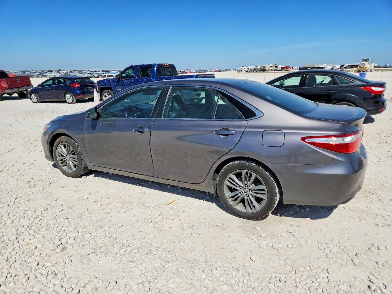 2017 Toyota Camry Se - Фото 2