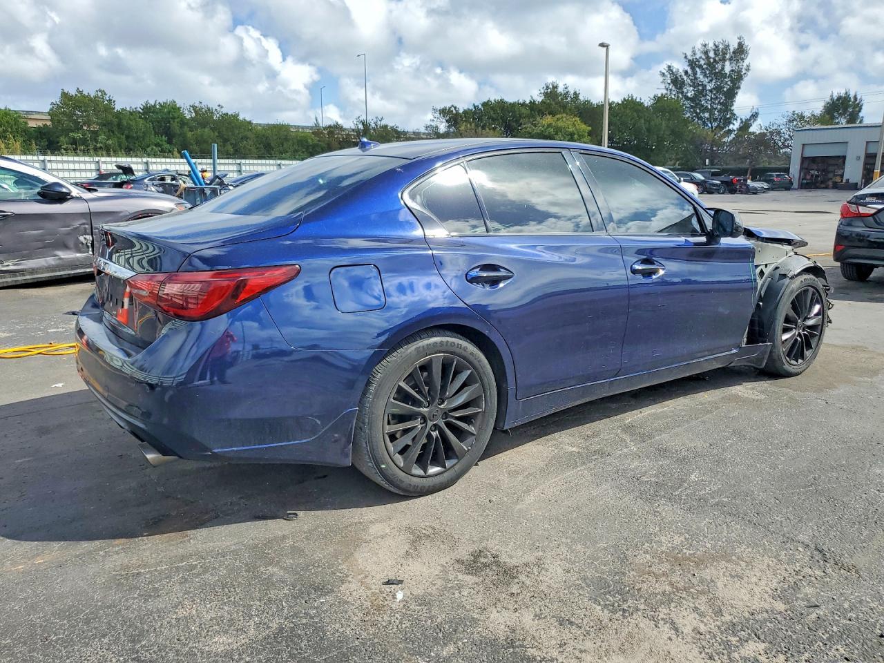 2021 Infiniti Q50 Luxe - Фото 3