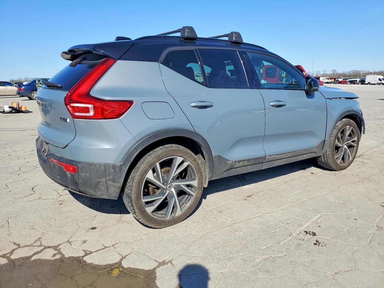 2022 Volvo Xc40 T5 R-Design - Фото 3