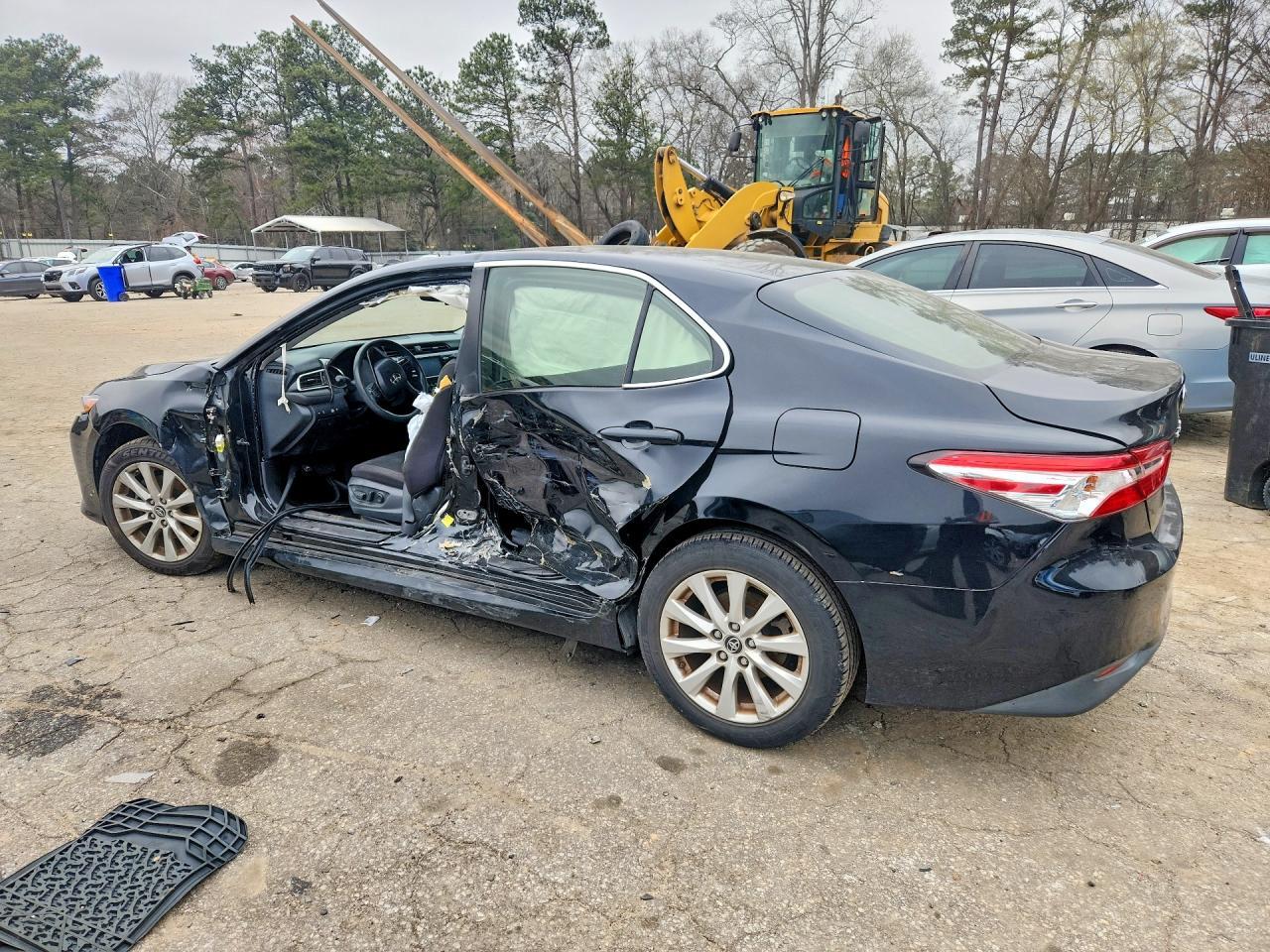 2018 Toyota Camry Le - Image 2