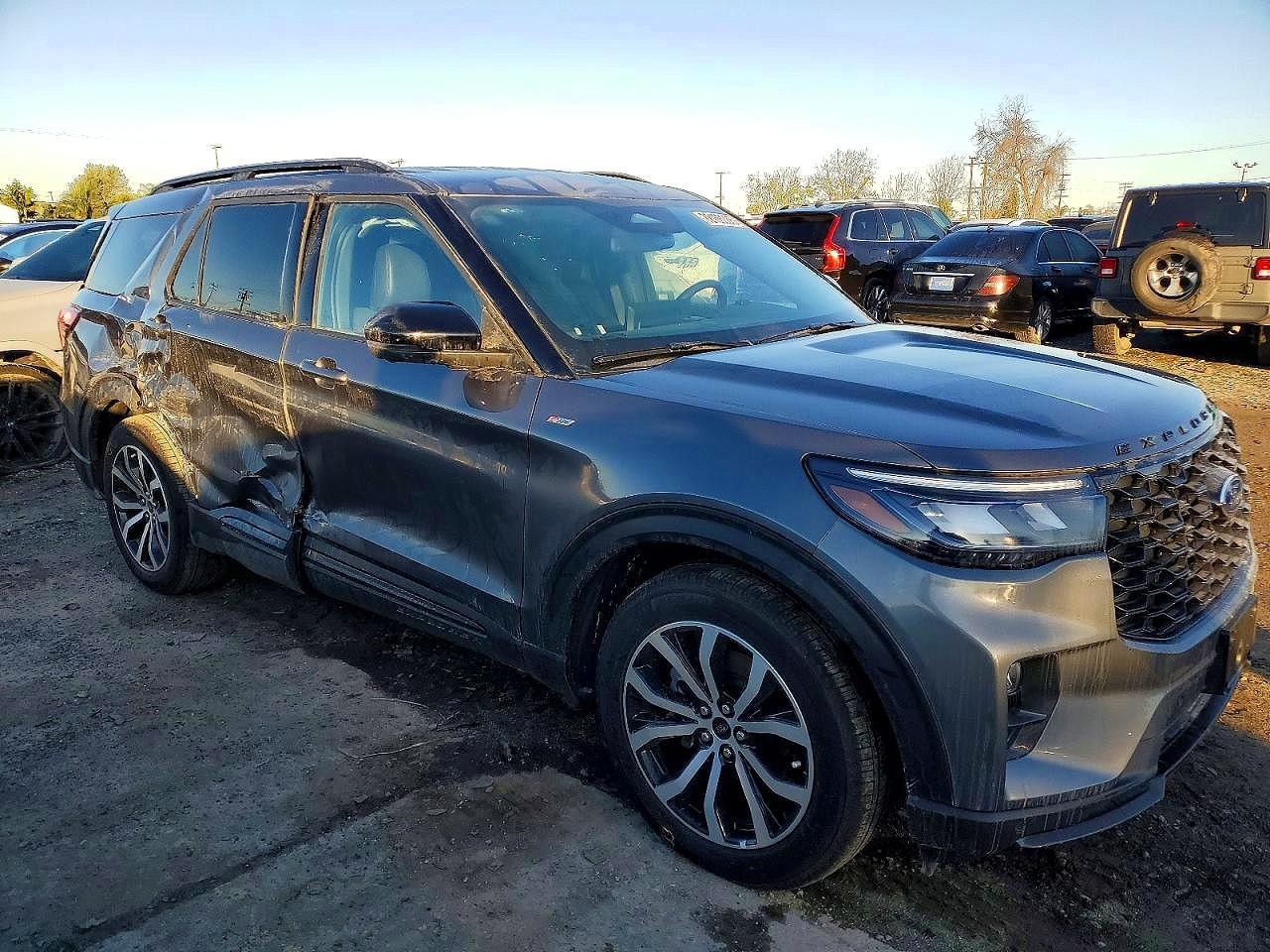 2025 Ford Explorer St-Line - Image 4