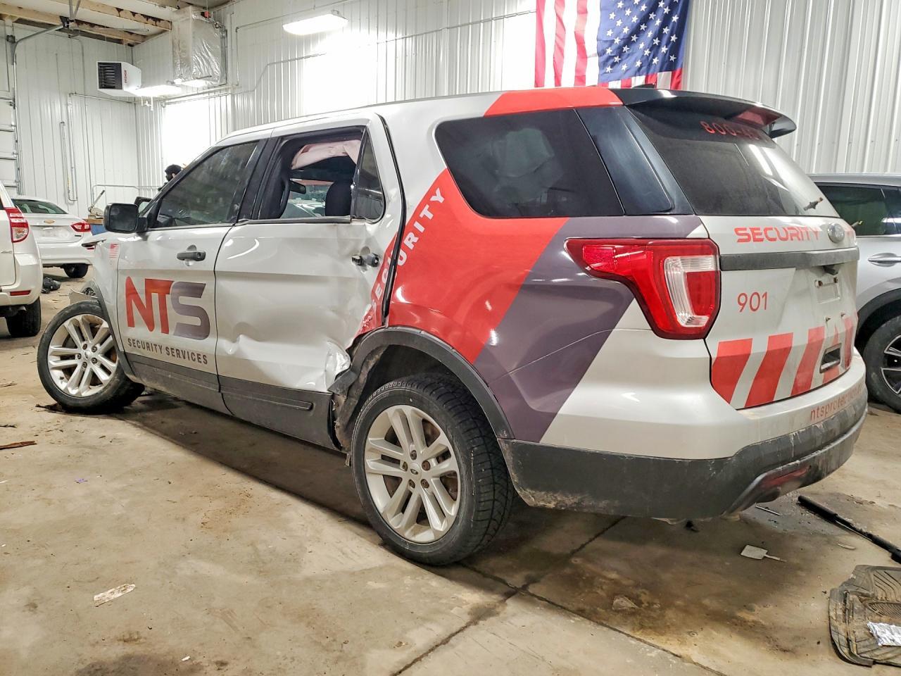 2016 Ford Explorer P - Фото 2