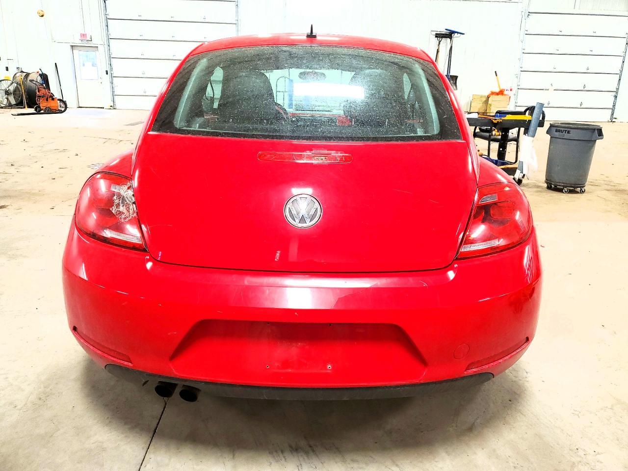 2012 Volkswagen Beetle - Фото 6