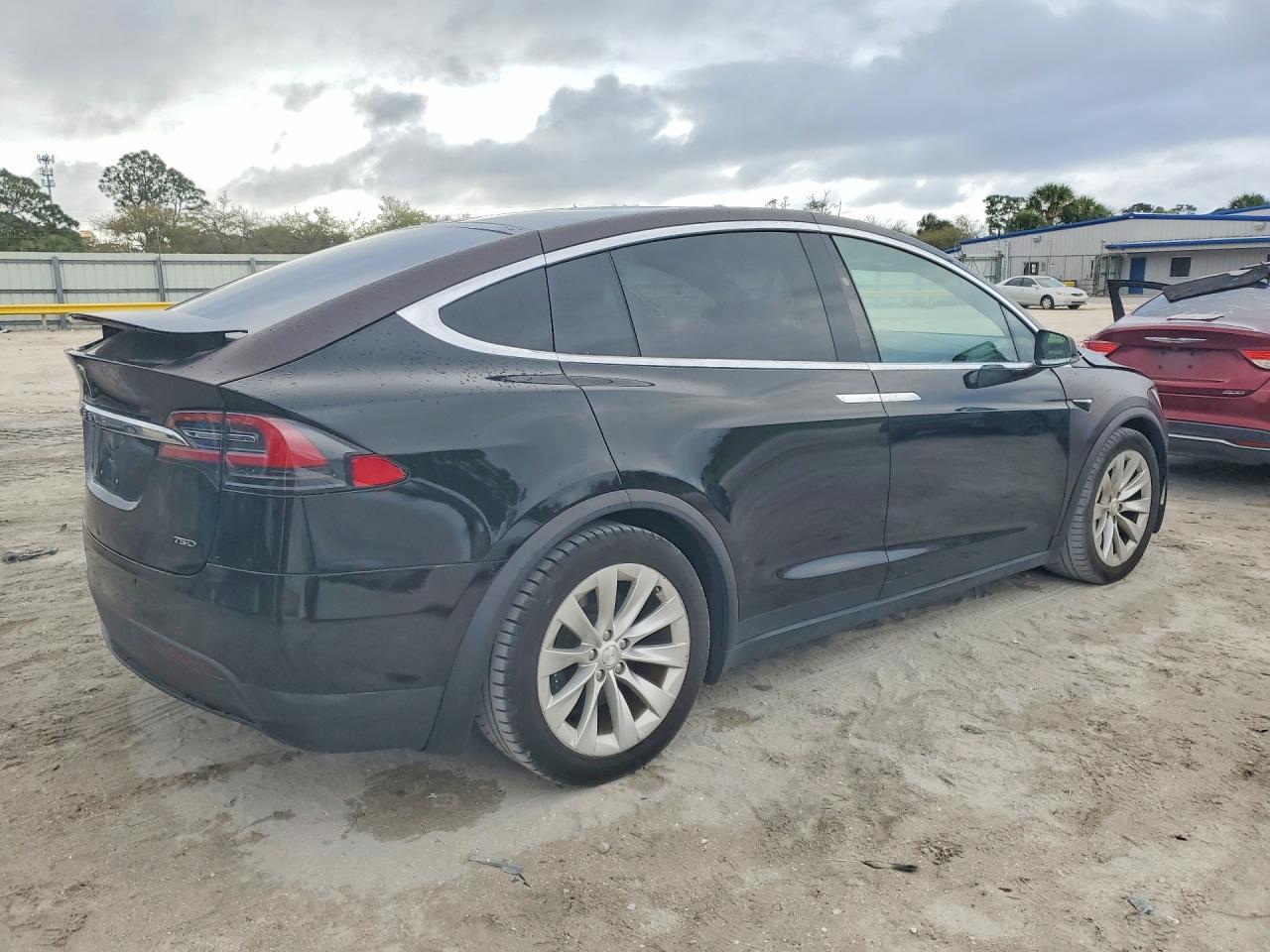 2018 Tesla Model X - Фото 3