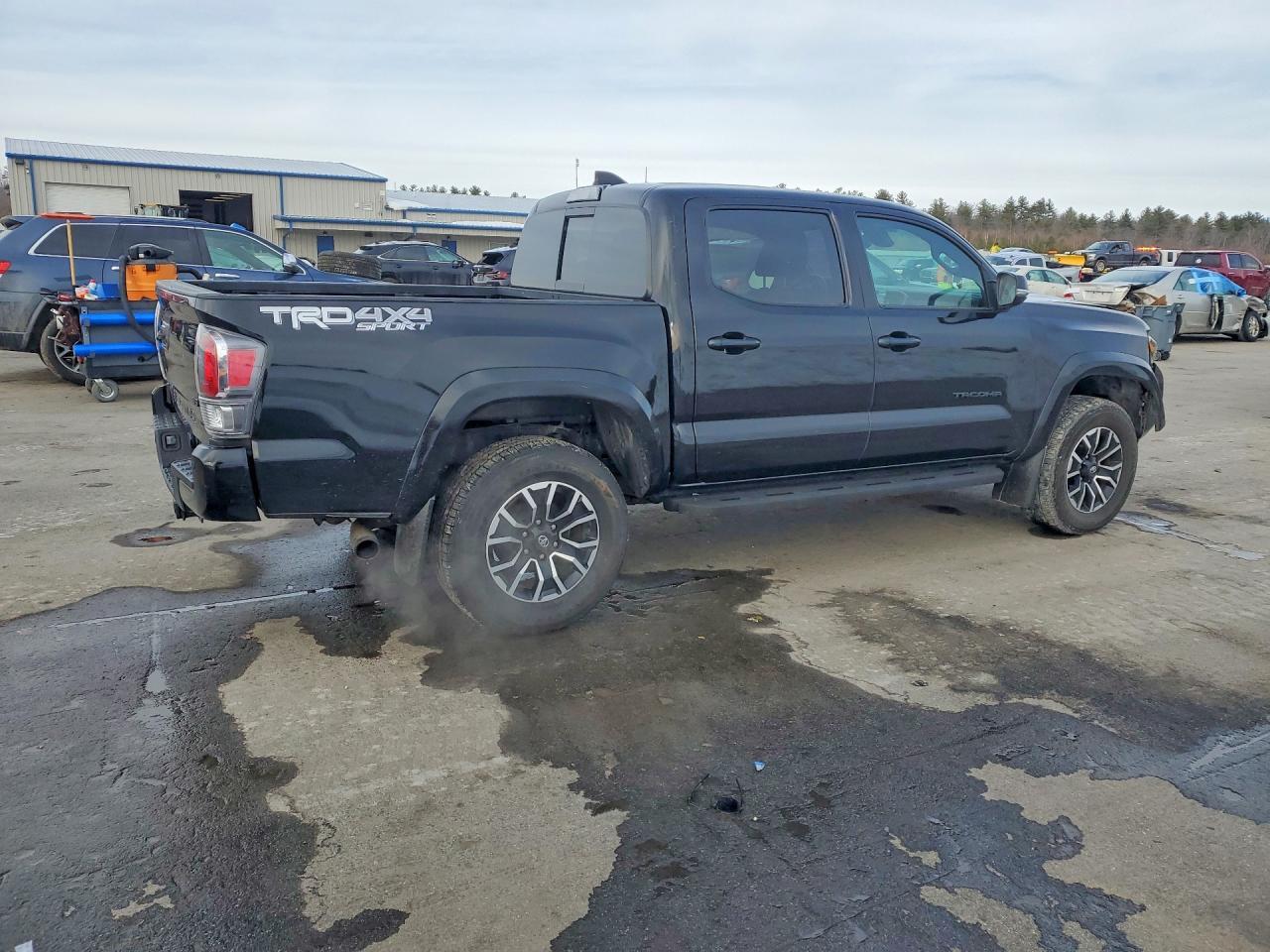 2023 Toyota Tacoma Trd Sport - Image 3