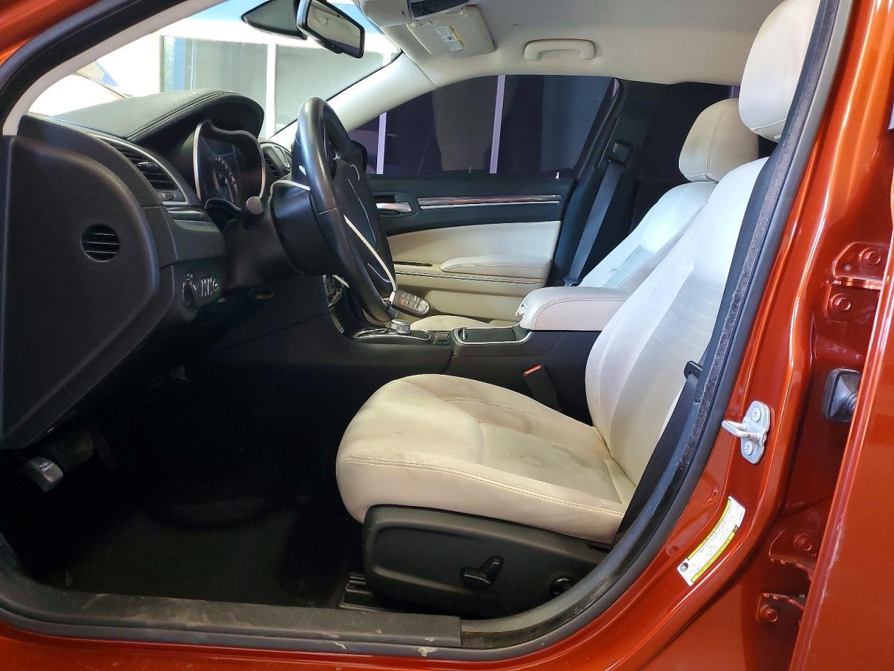 2020 Chrysler 300 Touring - Image 7