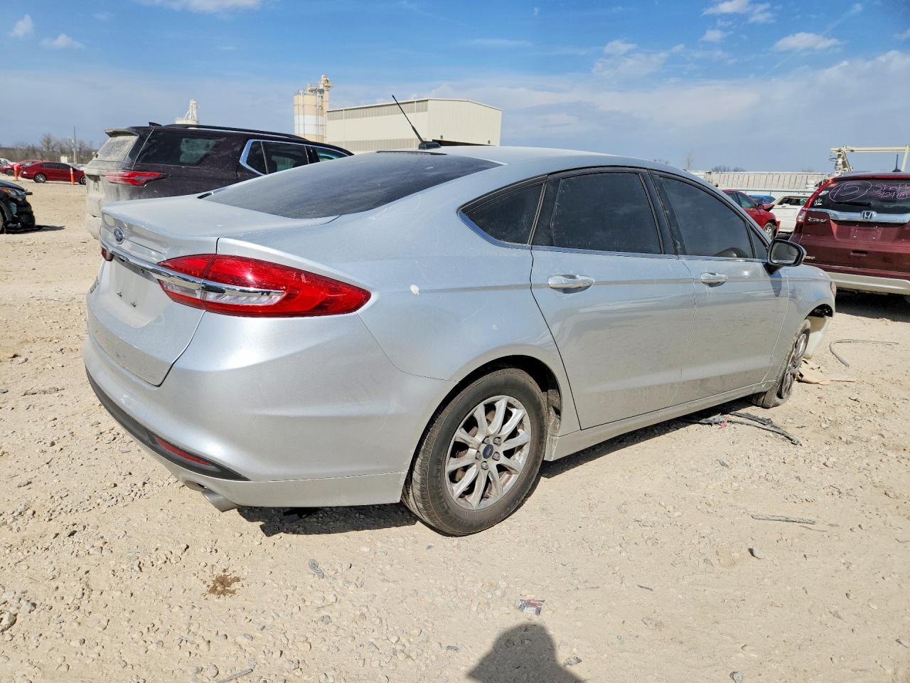 2018 Ford Fusion S - Фото 3