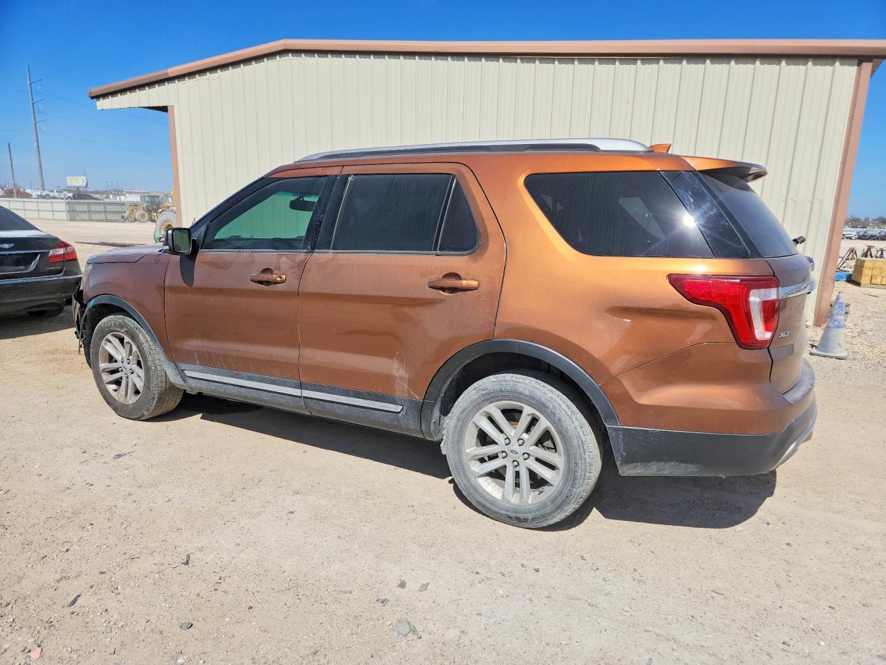 2017 Ford Explorer Xlt - Image 2