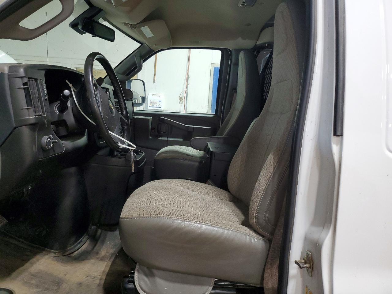 2023 Chevrolet Express 3500 Ext Cargo Van - Image 7