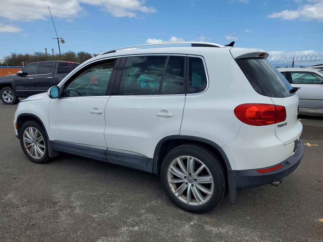 2014 Volkswagen Tiguan S - Image 2