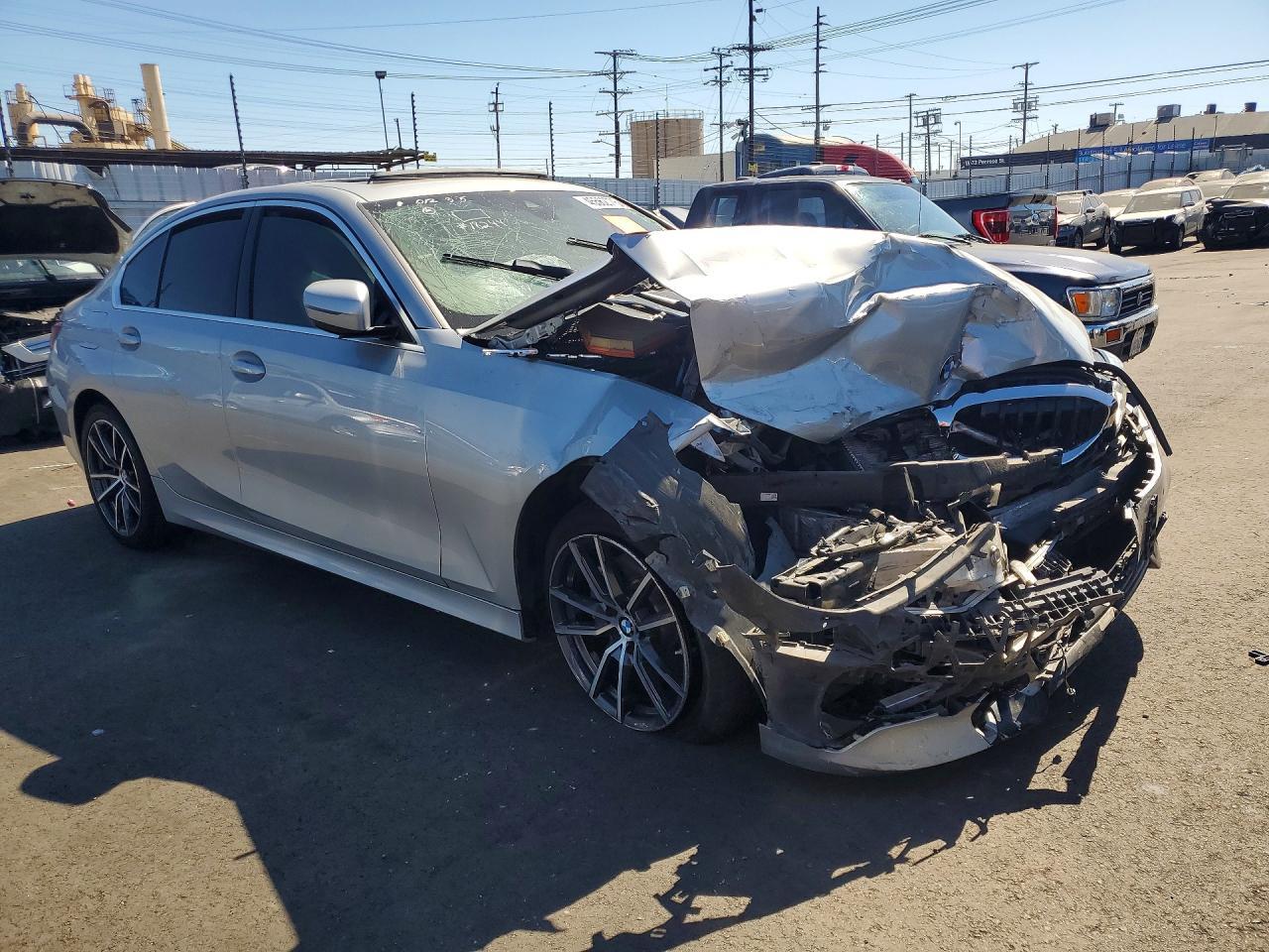 2019 BMW 330I - Фото 4