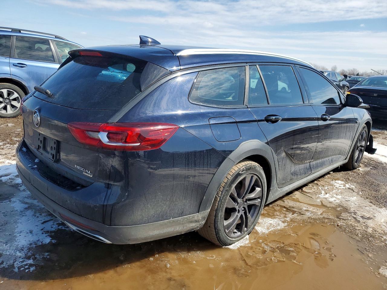 2018 Buick Regal Tourx Essence - Image 3