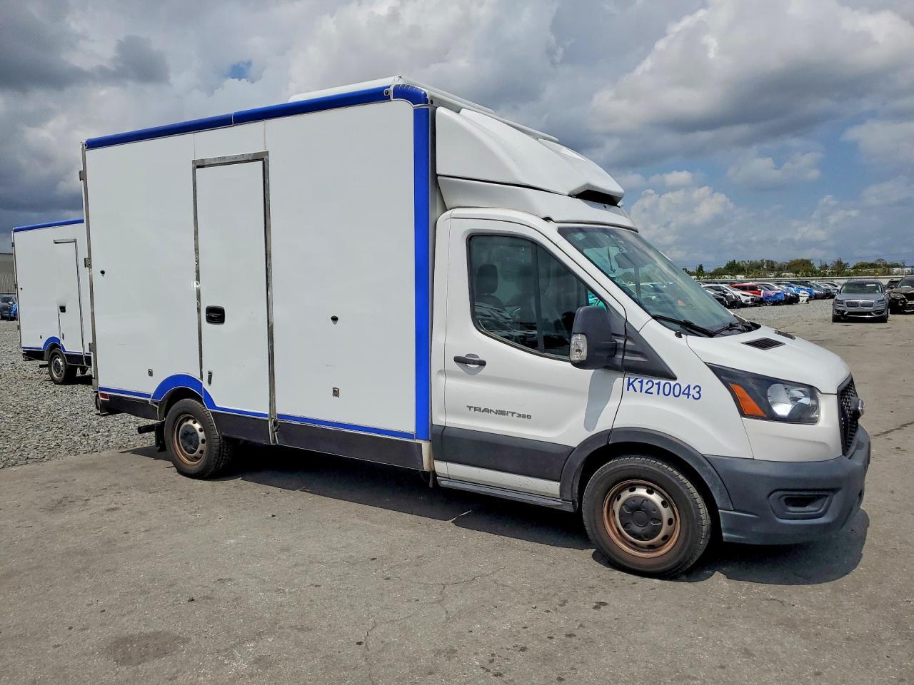 2020 Ford Transit Delivery Truck - Image 4
