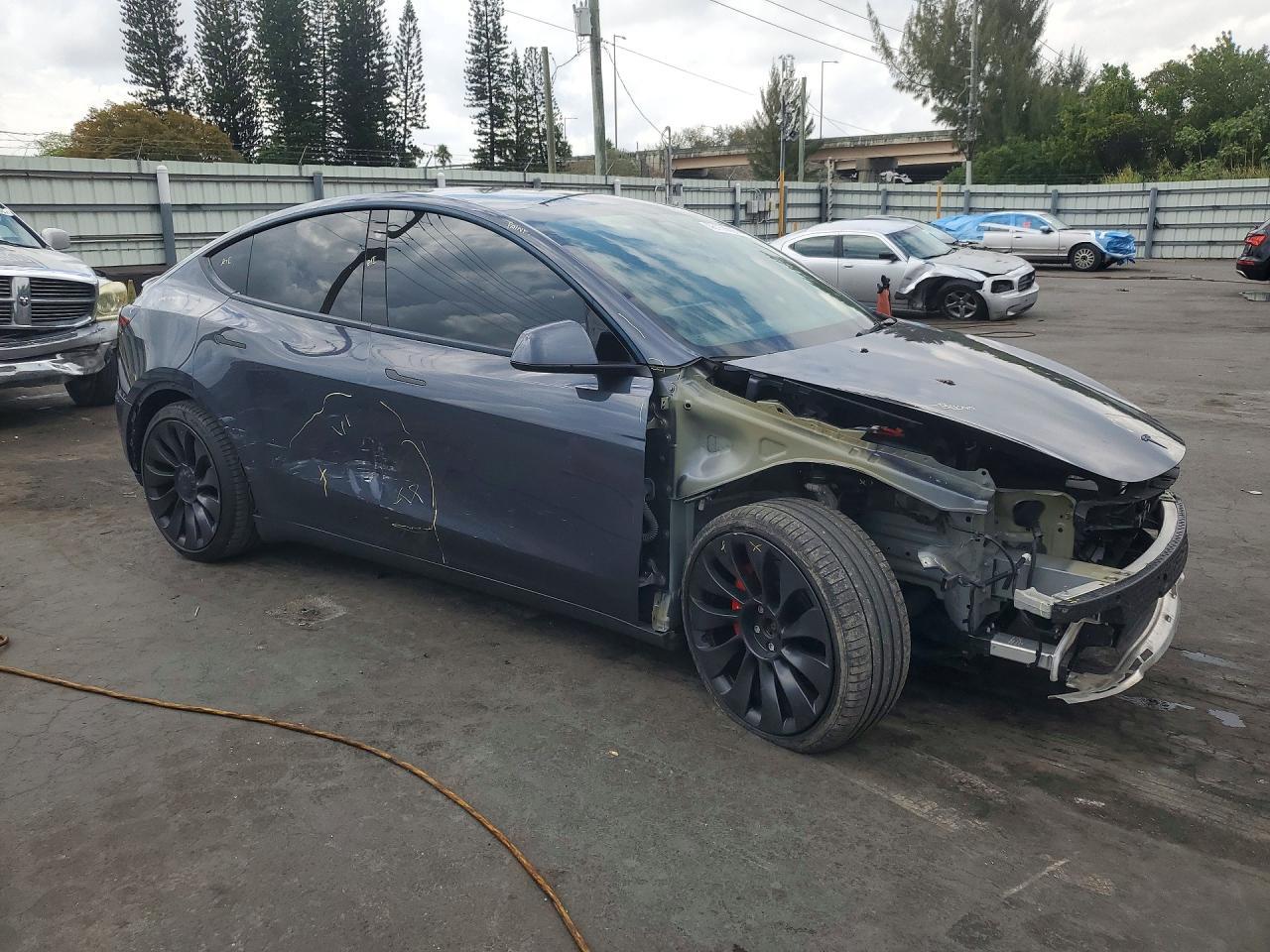 2022 Tesla Model Y - Фото 4