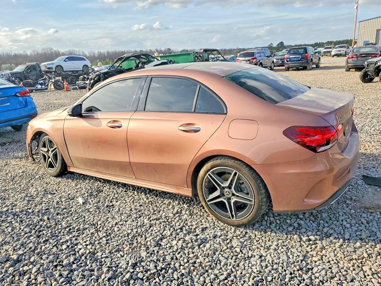 2022 Mercedes-Benz A 220 - Фото 2