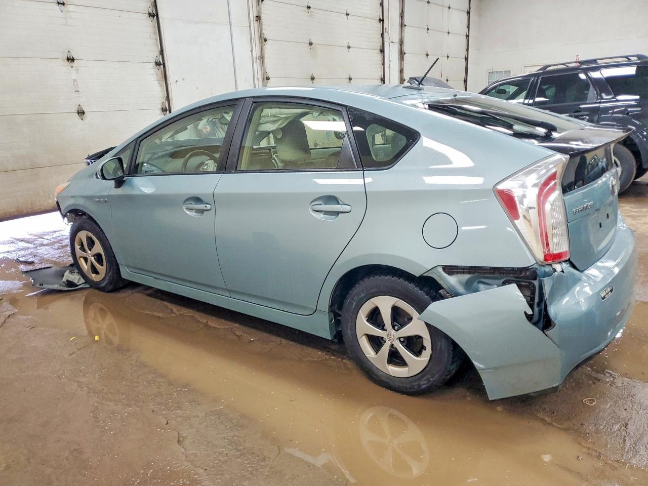 2013 Toyota Prius Three - Фото 2