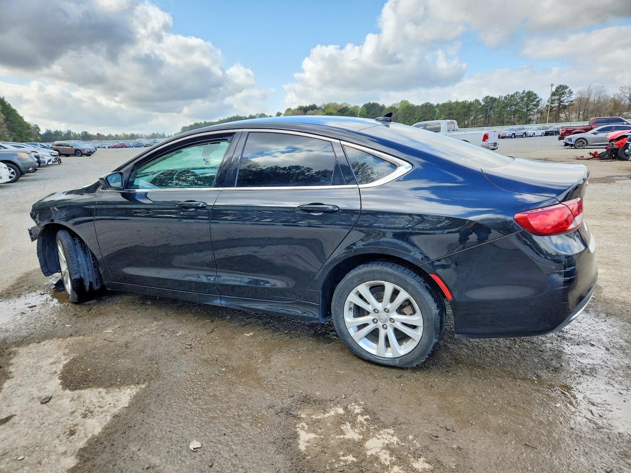 2017 Chrysler 200 Limited - Фото 2