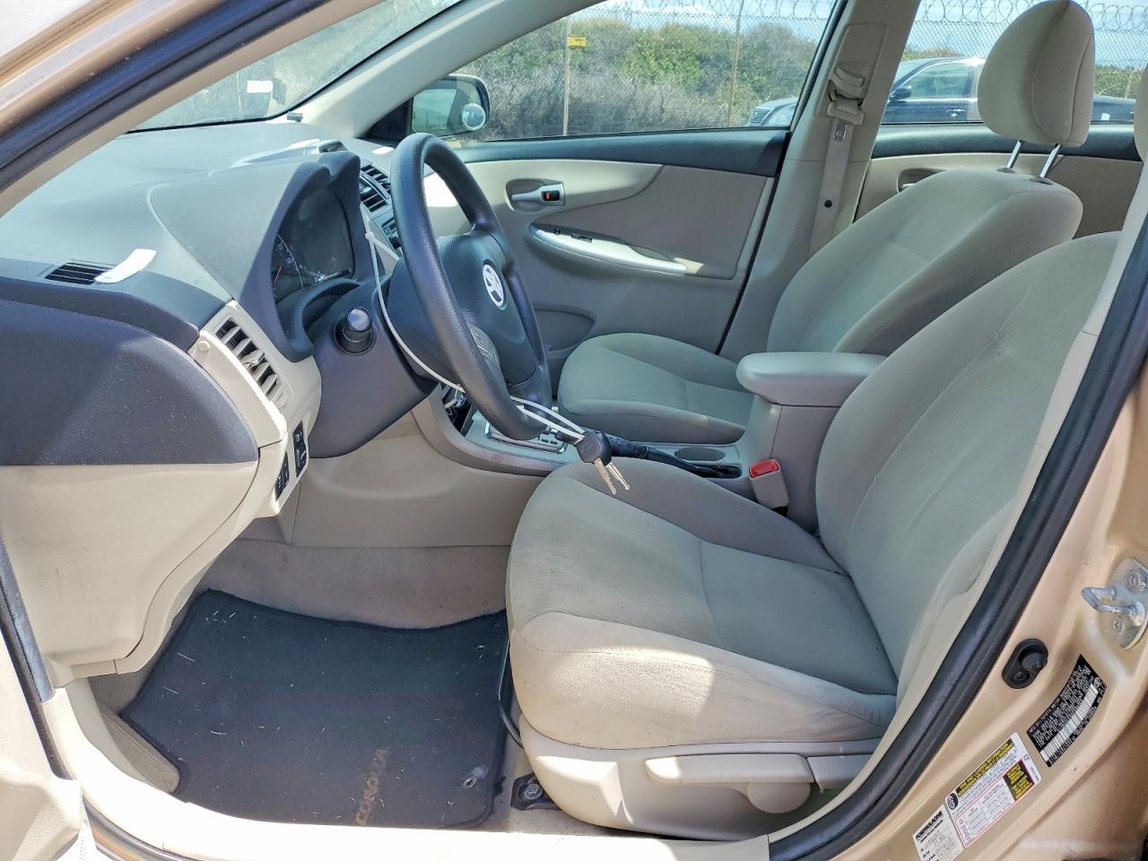 2013 Toyota Corolla L - Фото 7