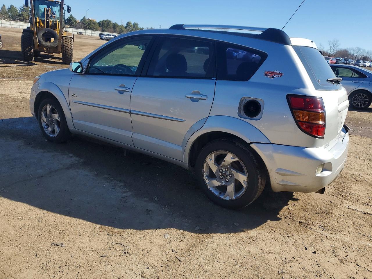 2005 Pontiac Vibe - Image 2