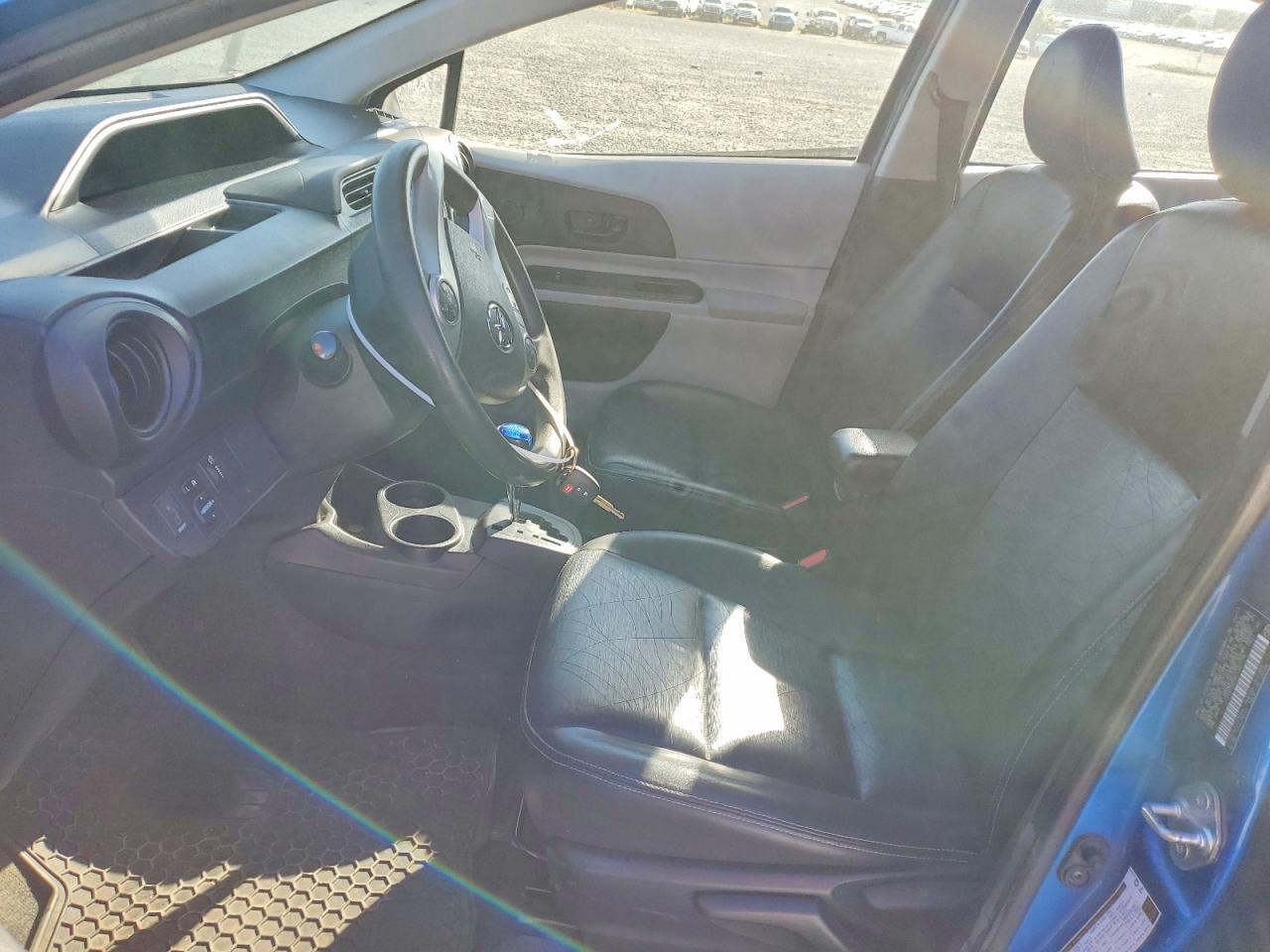 2013 Toyota Prius C - Фото 7