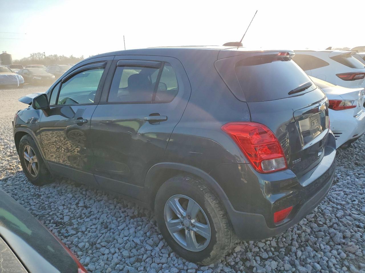2019 Chevrolet Trax Ls - Image 2