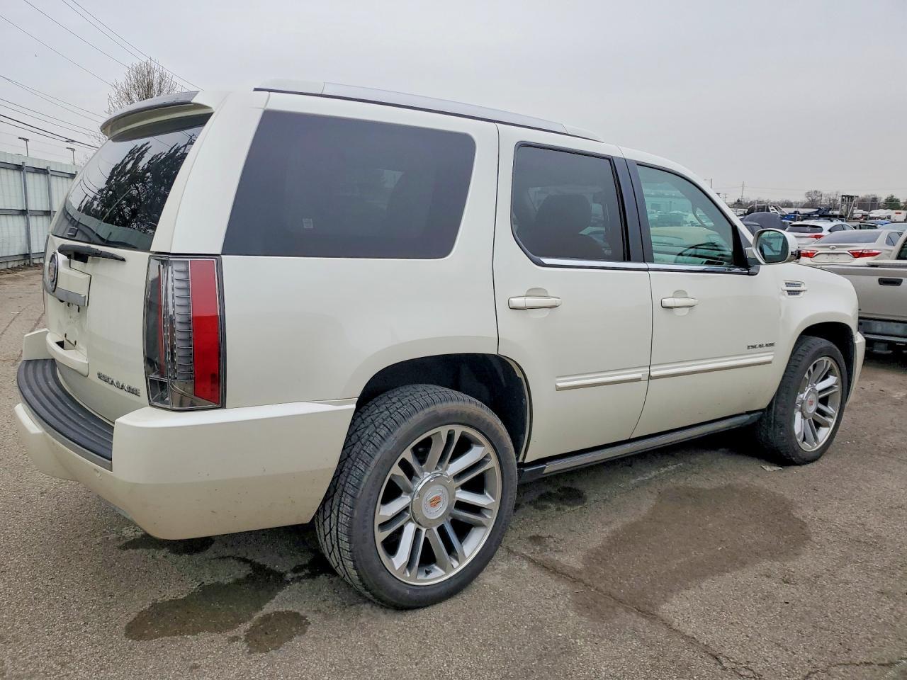 2014 Cadillac Escalade Premium - Фото 3