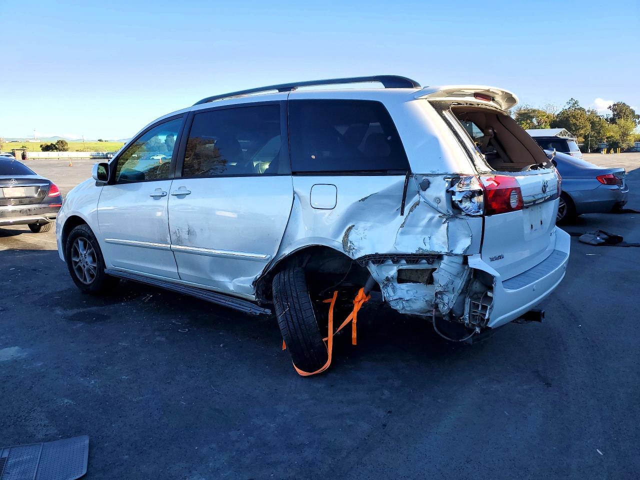 2006 Toyota Sienna Xle Limited 7 Passenger - Image 2