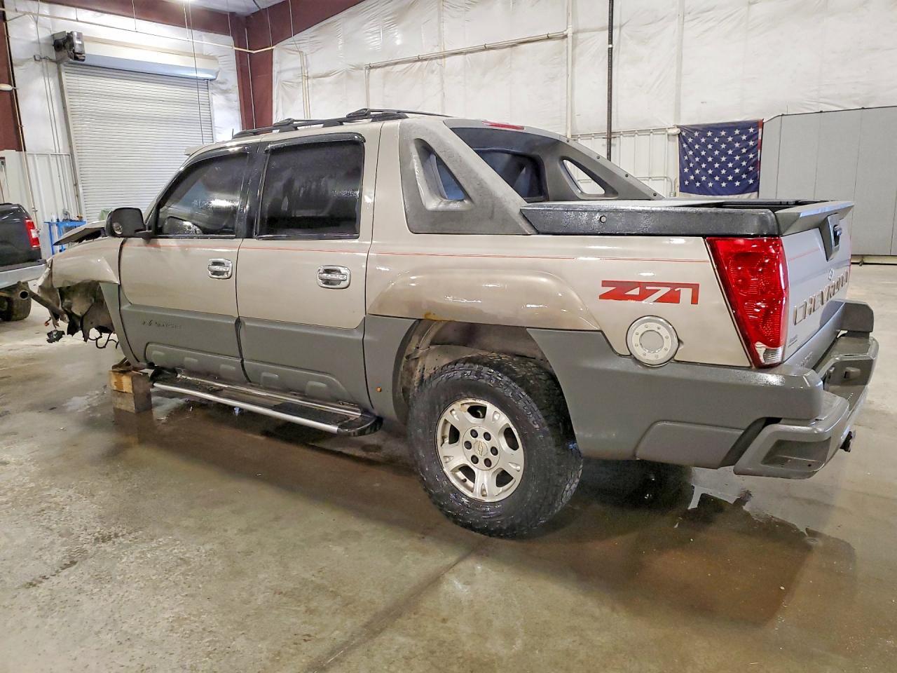 2002 Chevrolet Avalanche K1500 - Image 2