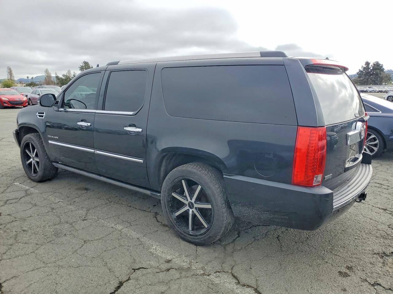 2011 Cadillac Escalade Esv Premium - Image 2