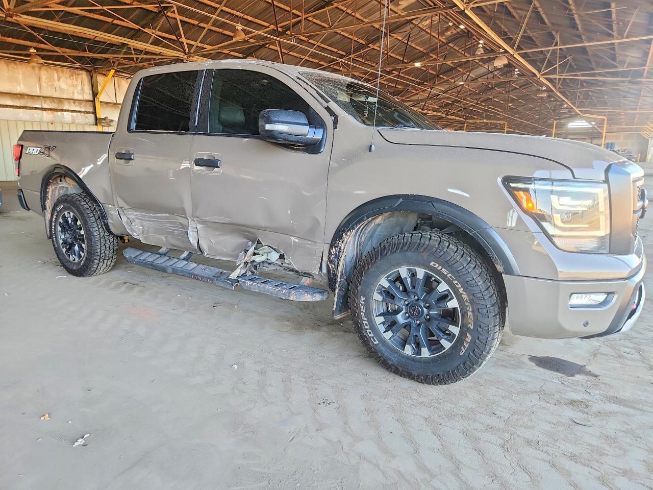 2021 Nissan Titan Pro-4X - Фото 4