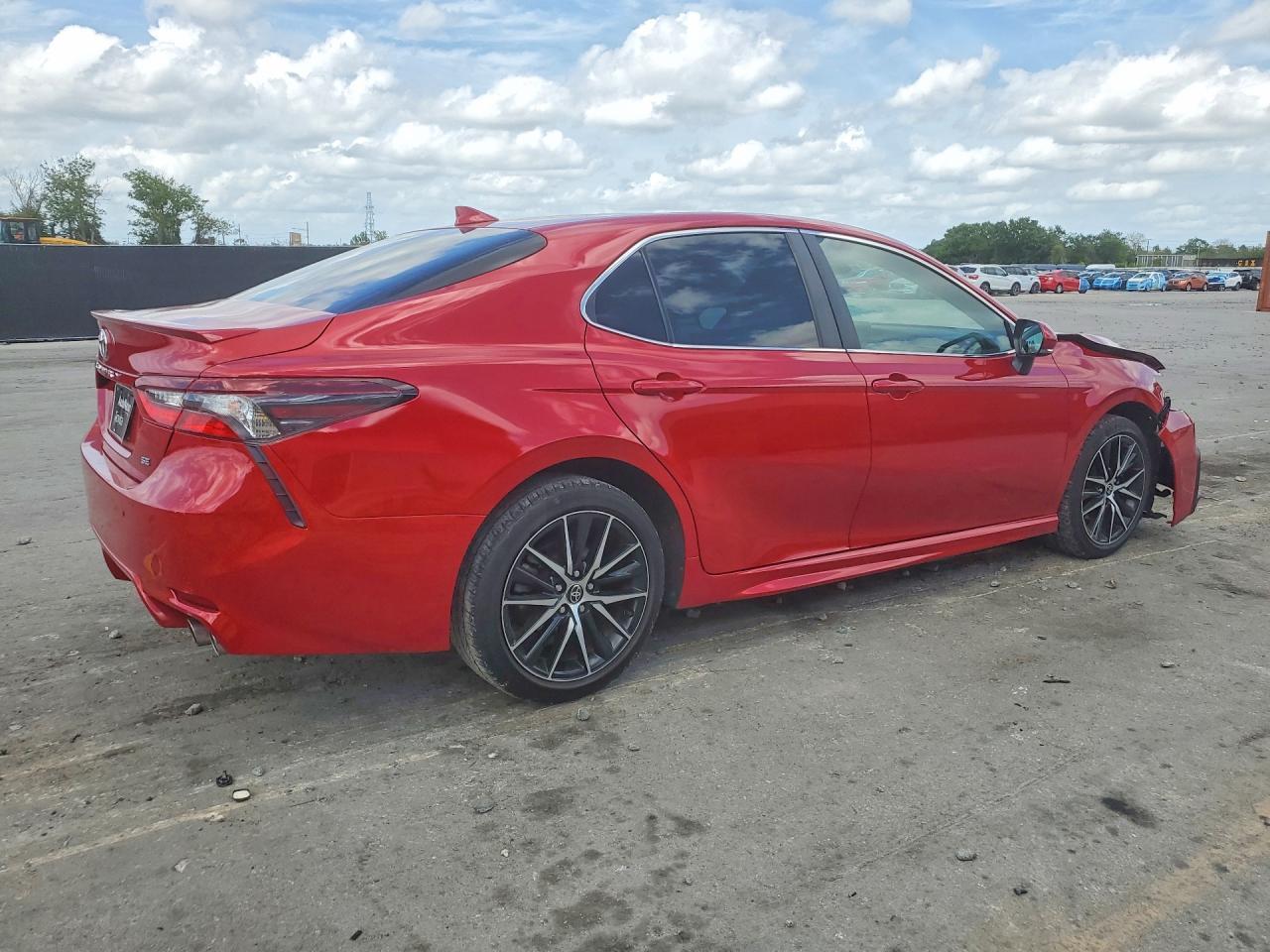 2023 Toyota Camry Se - Image 3