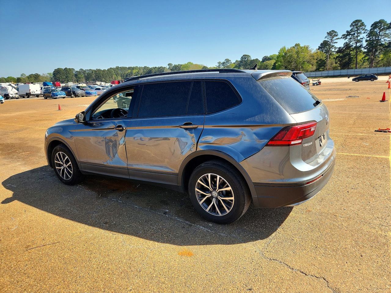 2021 Volkswagen Tiguan S - Фото 2