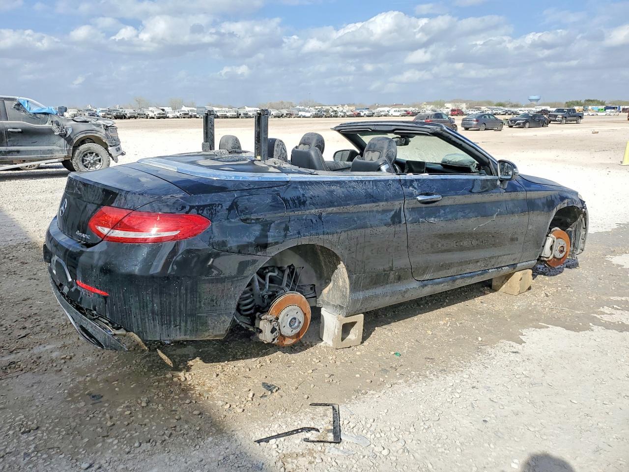 2017 Mercedes-Benz C 300 4Matic - Фото 3