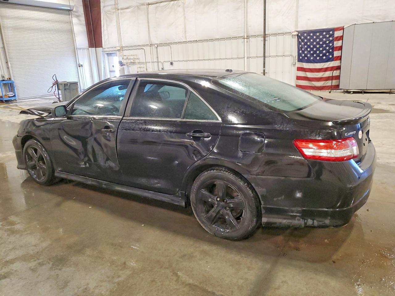 2010 Toyota Camry Se - Фото 2