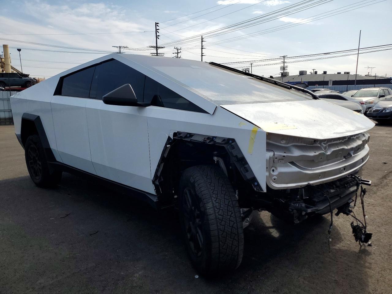 2025 Tesla Cybertruck - Фото 4