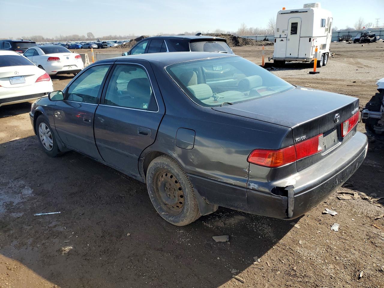 2000 Toyota Camry Le - Image 2