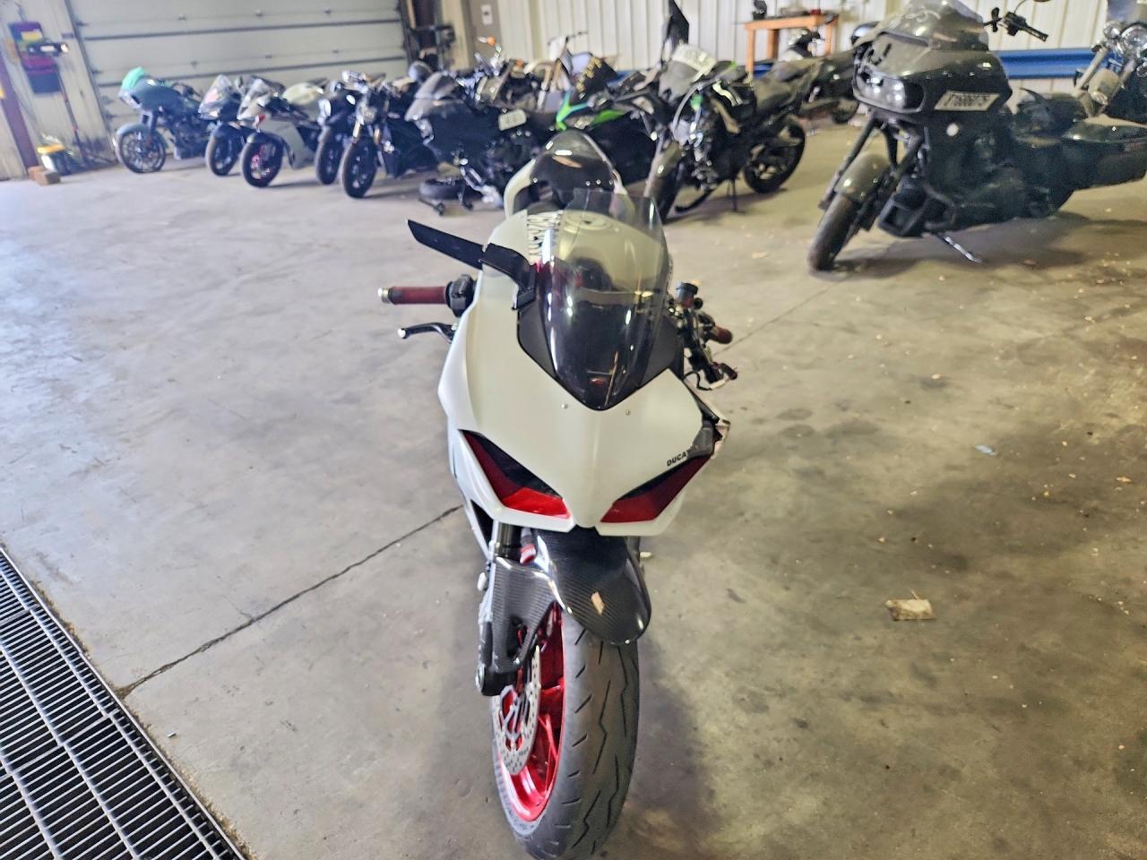 2021 Ducati Panigale V2 - Image 2