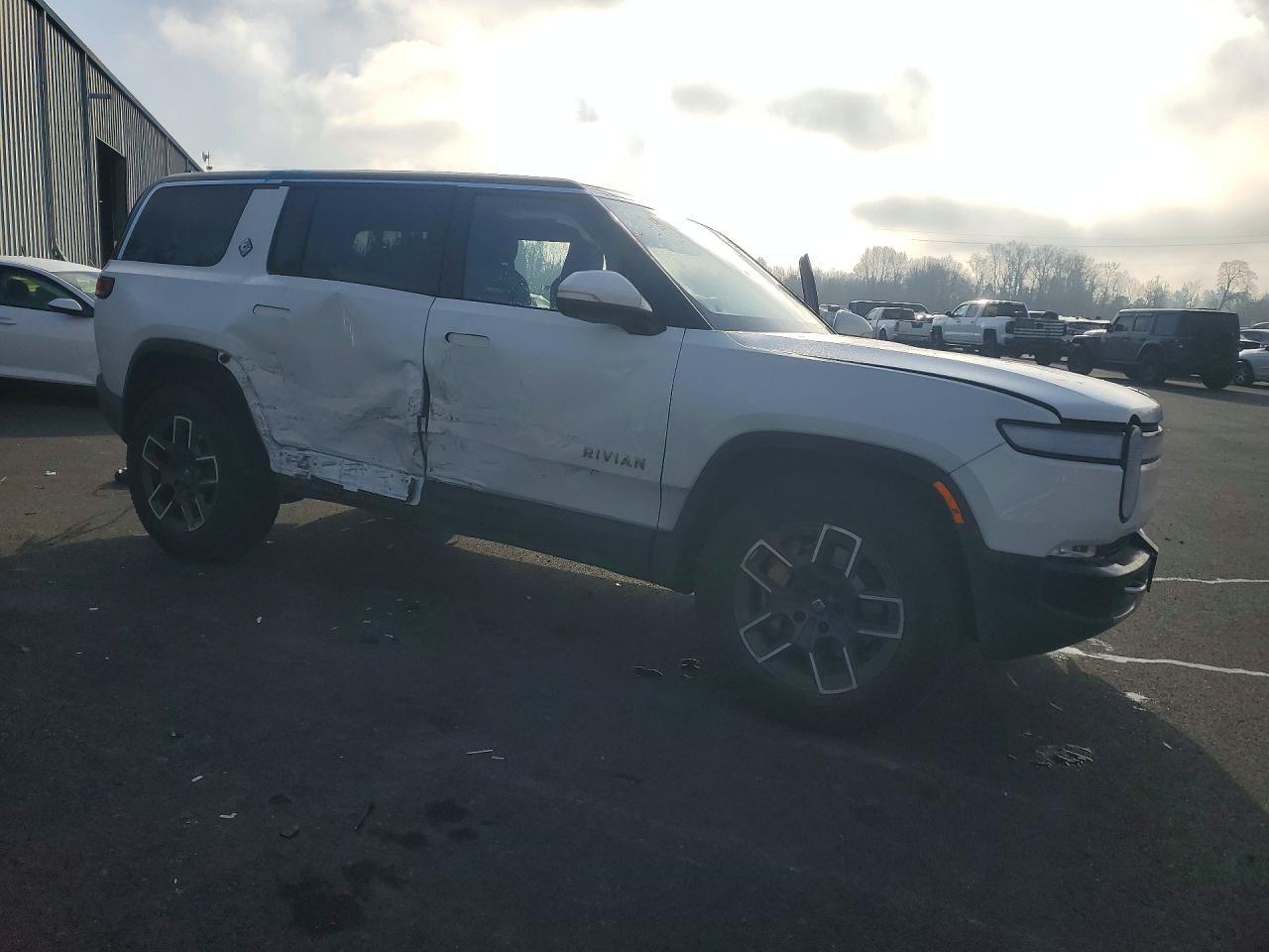 2023 Rivian R1S Adventure - Фото 4
