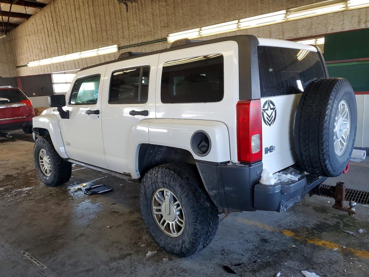 2009 Hummer H3 - Image 2